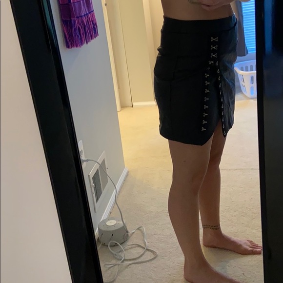 Black asymmetrical skirt with hook detail - Picture 2 of 6